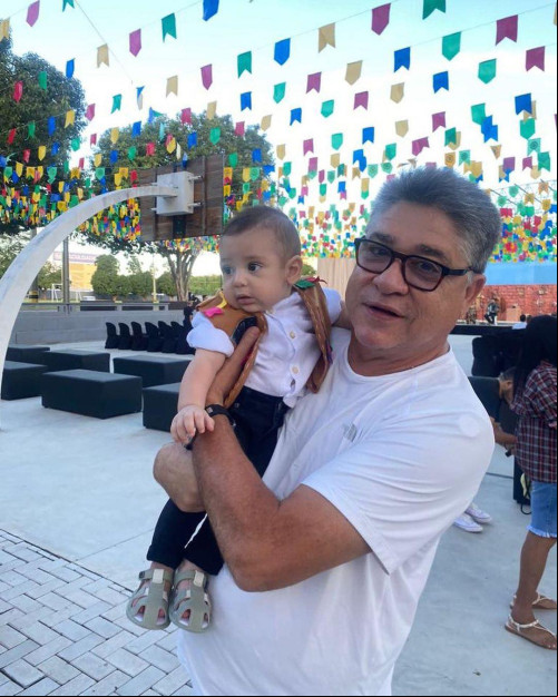#Neto&Avó - "Uma lembrança especial cheia de alegria e amor! ❤️ Eu e o pequeno João Neto nos divertindo e aproveitando, alguns anos atrás, uma boa festa Junina! #junho #sãojoão #cultura #piaui #nordeste #quadrilha #joaomadison "Uma lembrança especial cheia de alegria e amor! ❤️" João Mádson Nogueira - (Divulgação)