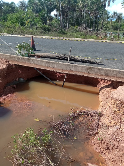 Trecho da BR-222, em Batalha, é interditado devido à chuva