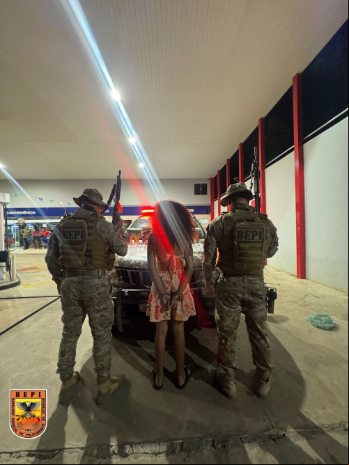 Mulher é presa com 14 tabletes de crack, cocaína e 60 cigarros eletrônicos no Sul do Piauí