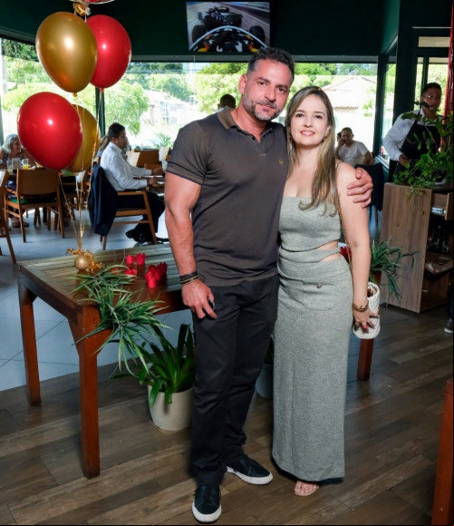 #26Anos - Um click dos enamorados o empresário João Carlos Siqueira & da Promotora de Justiça da Comarca de Codó, Drª Valéria Chaib Amorim de Carvalho, na comemoração do meu Aniversário, os 26 Anos da LUCIENNE EM REVISTA & 26 Anos de Colunista Social. Chics!!! - (Tibério Hélio)