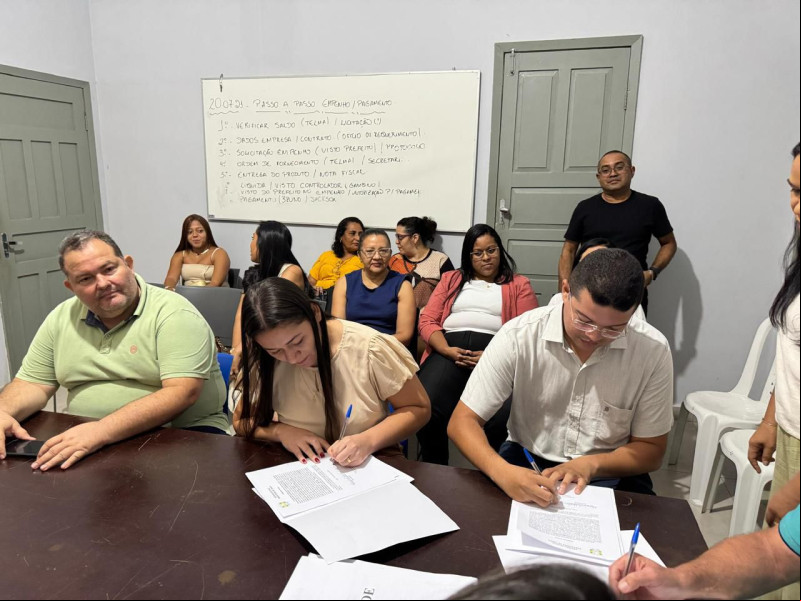 Prefeito de União empossa profissionais aprovados em concursos da saúde e educação
