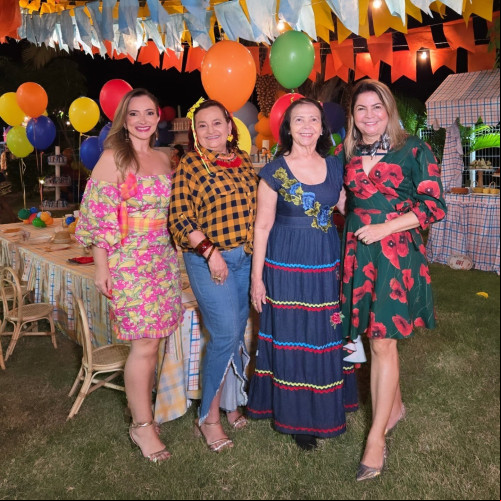 #Arraiá - Um click com as queridas Olívia Nogueira, Kátia Cristina e Gorete Leal, no Arraiá de aniversário do Joaquim, no Haras Noroeste. Chics!!! - (Luciêne Sampaio)