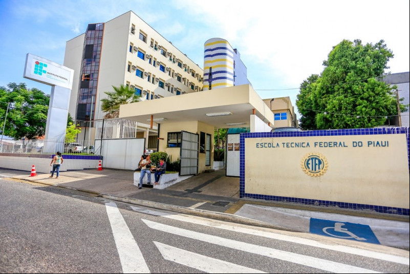 IFPI publica edital de processo seletivo com salários de até R$ 6 mil