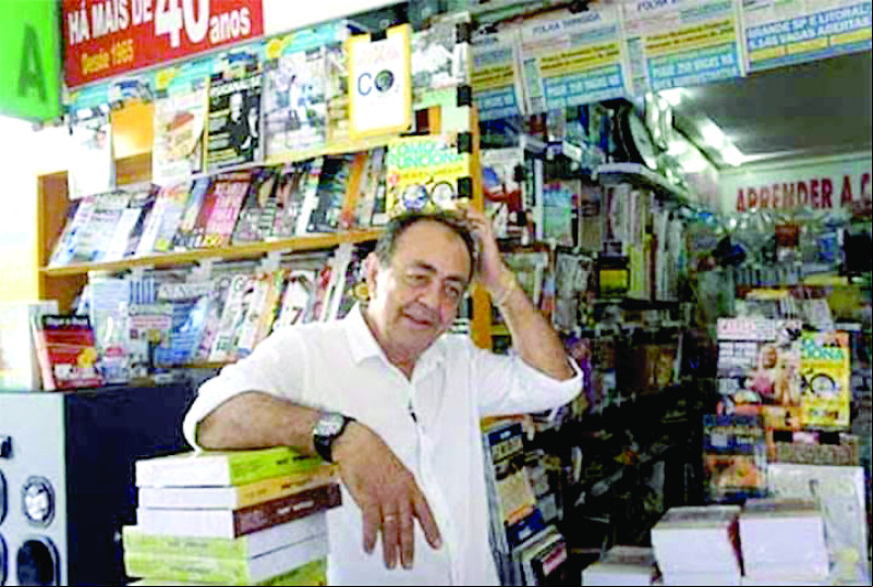 Aos 14 anos, Joel comprou uma banca de ferro usada e começou a vender revistas usadas no centro da cidade - (Teresina do ado)