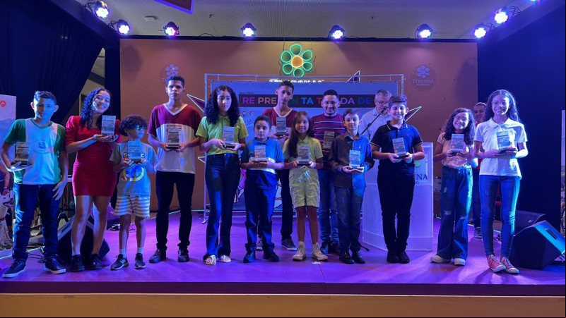Vencedores do concurso Jovens Escritores são premiados; veja os ganhadores