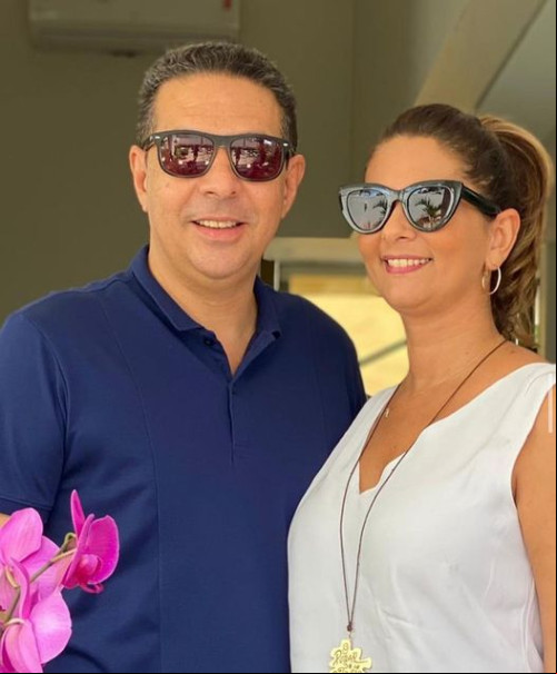Parabéns para o advogado e ex-presidente da OAB/PI, Sigifroi Moreno!!! Que comemora com a sua esposa Eline Moreno. - (Arquivo Pessoal)