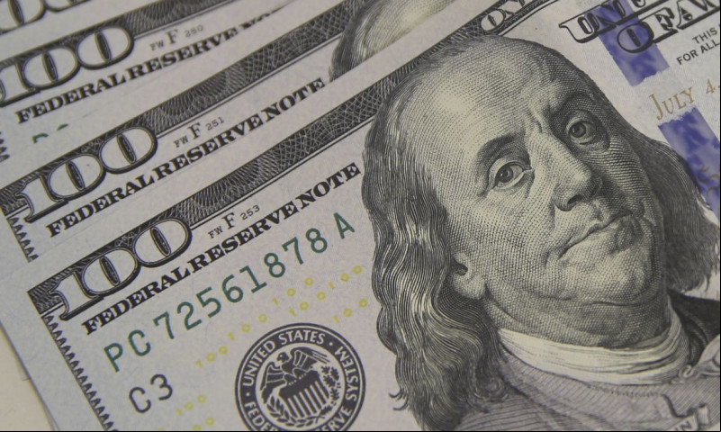 Dólar bate recorde e atinge R$ 6; entenda relação com proposta de corte de gastos no Brasil
