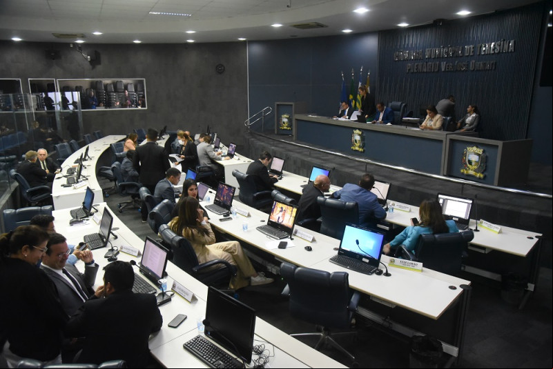 Vereadores aprovam criação da I do Lixo para investigar contratos da limpeza em Teresina