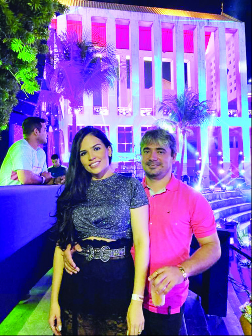 PARABÉNS - A bonita Lilian Guimarães próxima sexta-feira estará de aniversário (9) e seu esposo, o empresário Juraci Portela, dia 31 de maio trocou de idade. A Coluna deseja Felicidades Mil ao casal. - (Divulgação)