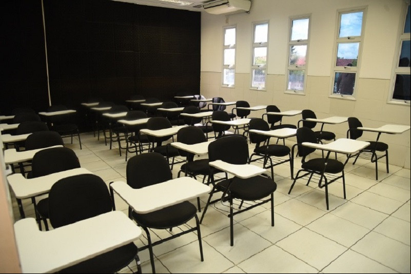 Professores de escolas particulares paralisam atividades e podem deflagrar greve no Piauí