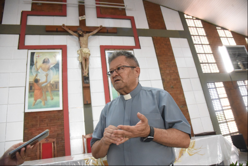 Antônio Barbosa, pároco do Santuário de Nossa Senhora da Paz - (Assis Fernandes / O DIA)