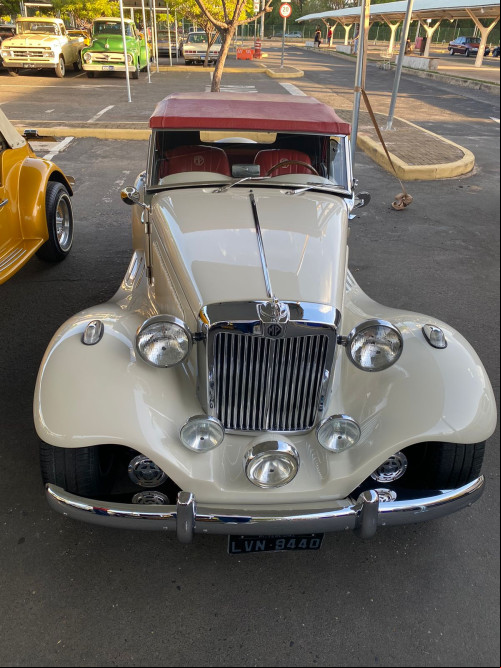 Teresina Shopping recebe exposição de carros antigos da APIVA