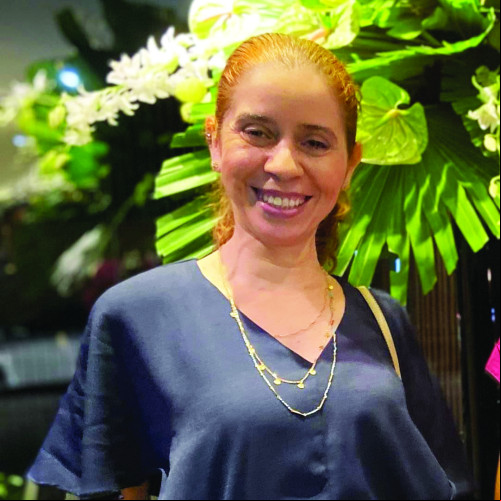 Hoje é dia bolo confeitado para a amiga jornalista, Genuina Ramos (consultora em Comunicação na Empresa Ícone Comunicação). Parabéns e Felicidades Mil!! - (Arquivo Pessoal)