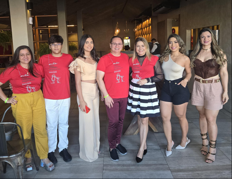#AlmoçodasMães - Um click com os queridos Lucicleide Sampaio, Lindomar Filho, Ellen Sampaio, Sandro Abrantes, Ana Melo Muniz, Karyme Waquim, no nosso evento Almoço Festivo - 'Mês das Mães'. Chics!!! - (Tibério Hélio)