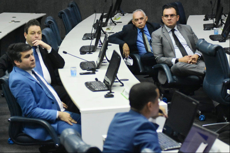 Vereadores aprovam convite para gestores municipais concederem explicações sobre crise na saúde