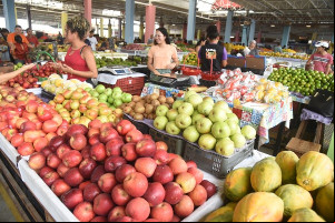 Frutas e verduras estão mais caras devido ao período chuvoso